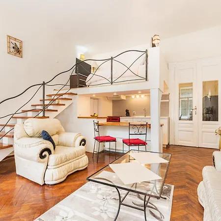 Apartment Sabin Private Parking