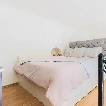 Sabin Private Parking *