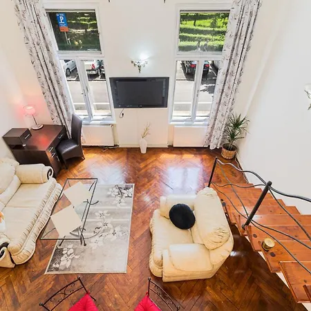 Sabin Private Parking דירה