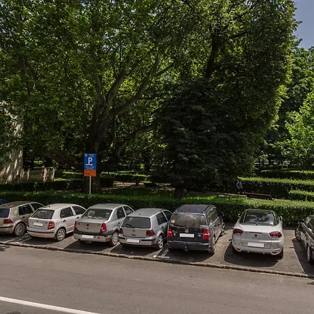 Sabin Private Parking *