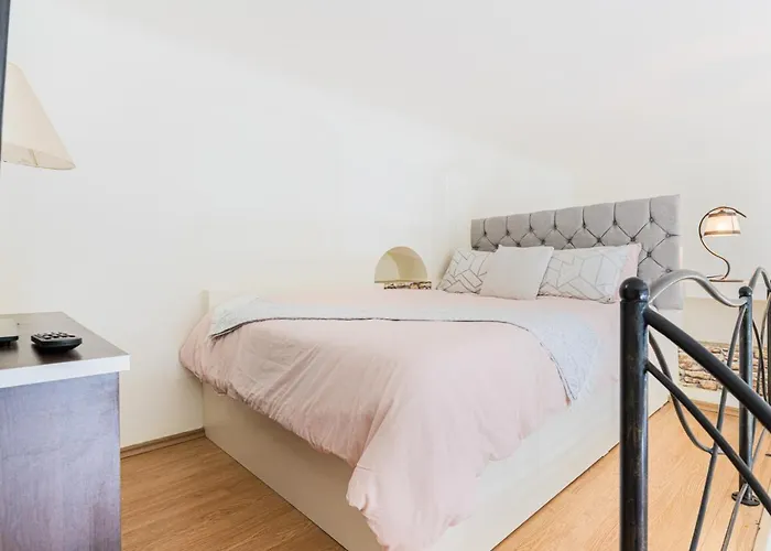 Sabin Private Parking *