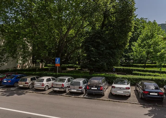 Sabin Private Parking *